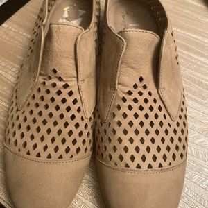 Franco Sarto women’s beige leather slip on perforated Anderson loafers size 8.5